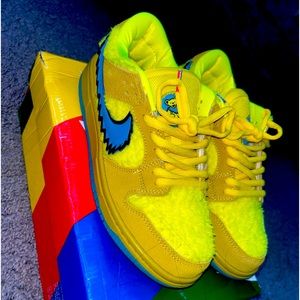 Nike SB Dunk Low Grateful Dead